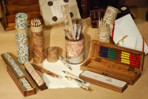 Penne, matite colorate, astucci e accessori