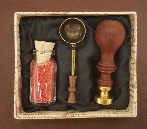 Gift box double initials seal, spoon and sealing wax in grains