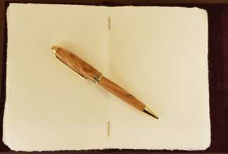 vergoldeter 10-Karat-Kugelschreiber aus Hand gedrehten toskanischen Olivenbaumholz