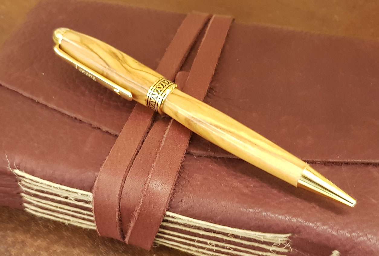 10-karat gold-plated ballpoint pen Matilde handcrafted in Tuscany with tuscan olive tree wood