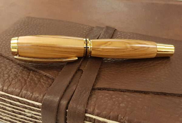 Olivetree wood fountain pen Beatrice