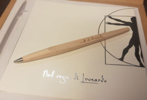 Set Leonardo Segno mit Birnenholz Schreibgerät, Broschüre und Notizblock mit Steinpapier