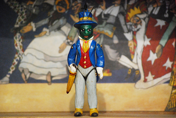 Pepe Grillo, pequeña marioneta en terracota hecha de cinco piezas articuladas y decoradas a mano