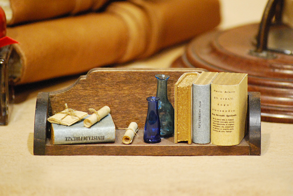 Mini librería con iman con forma estanteria con laterales, azul