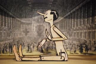 Pinocchio, große, flachschnittige Holzfigur der Reihe 'Die Abenteuer des Pinocchio'